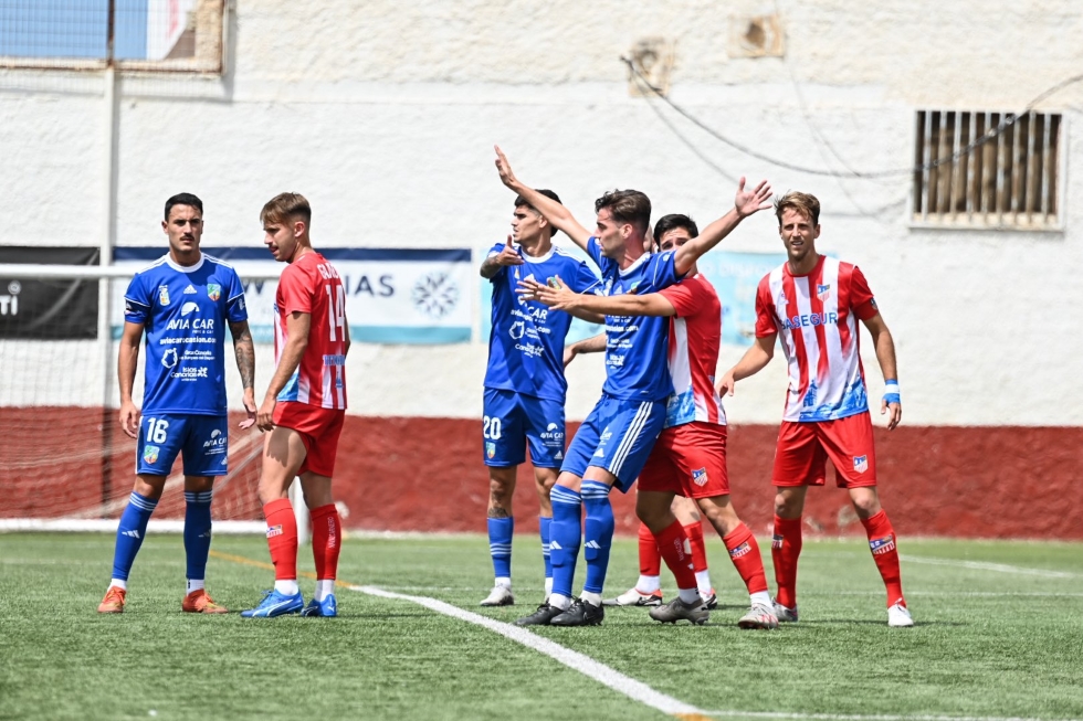 Instantánea del encuentro entre el San Fernando y el Navalcarnero