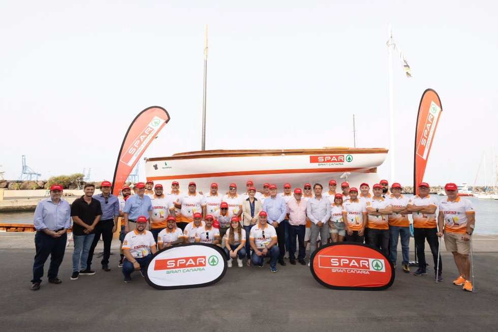 SPAR Gran Canaria y bote de vela latina SPAR Guerra del Río