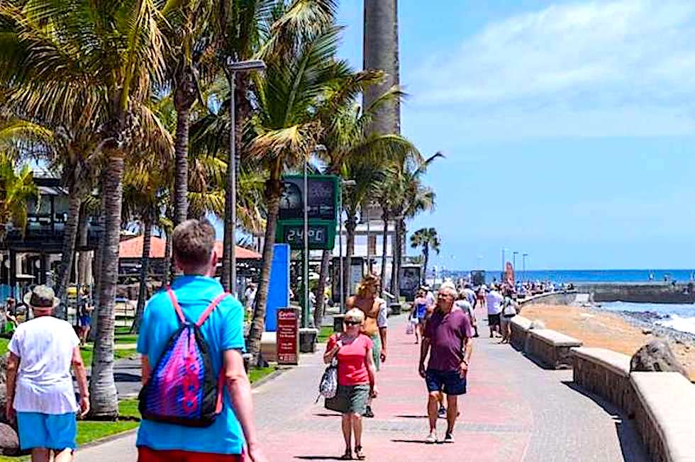 Turistas en el paseo de Meloneras. Imagen de archivo