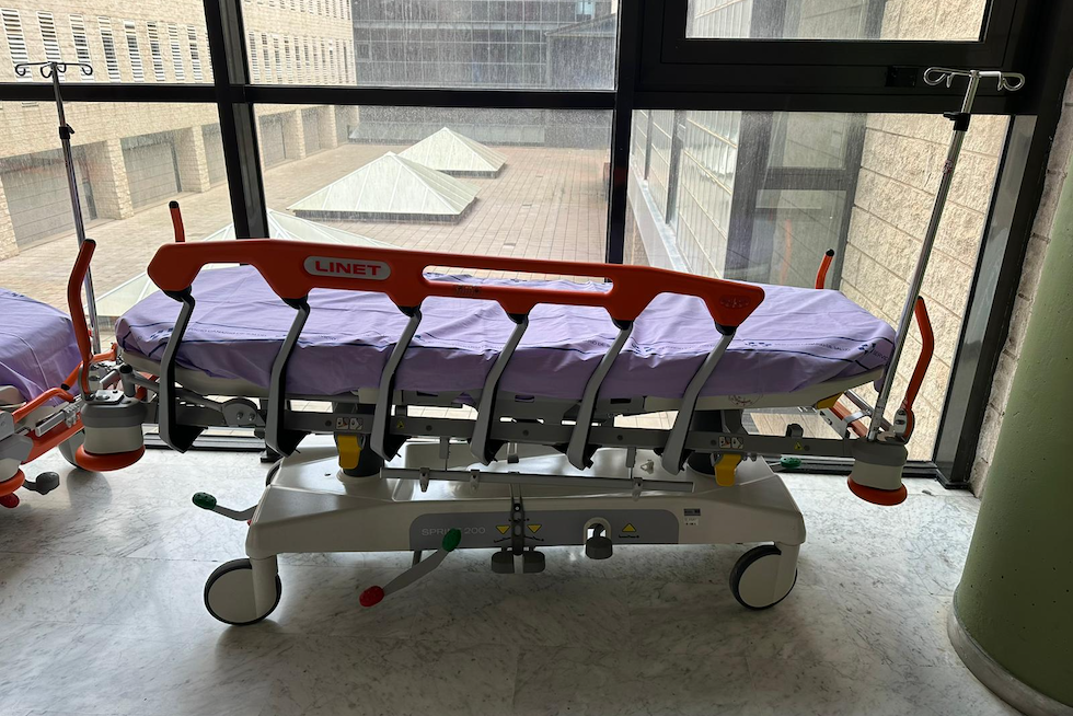 Una de las camillas incorporada recientemente en el centro hospitalario