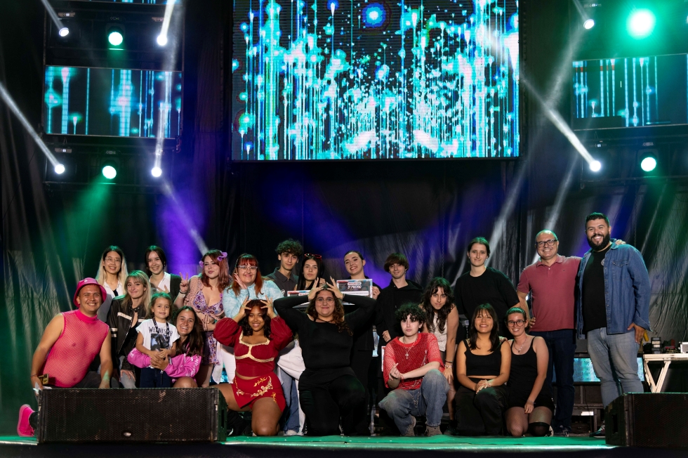 Los concejales Emily Quintana, Rayco Guerra y Neftalí Sabina junto a los concursantes del concurso indivudual de K-pop