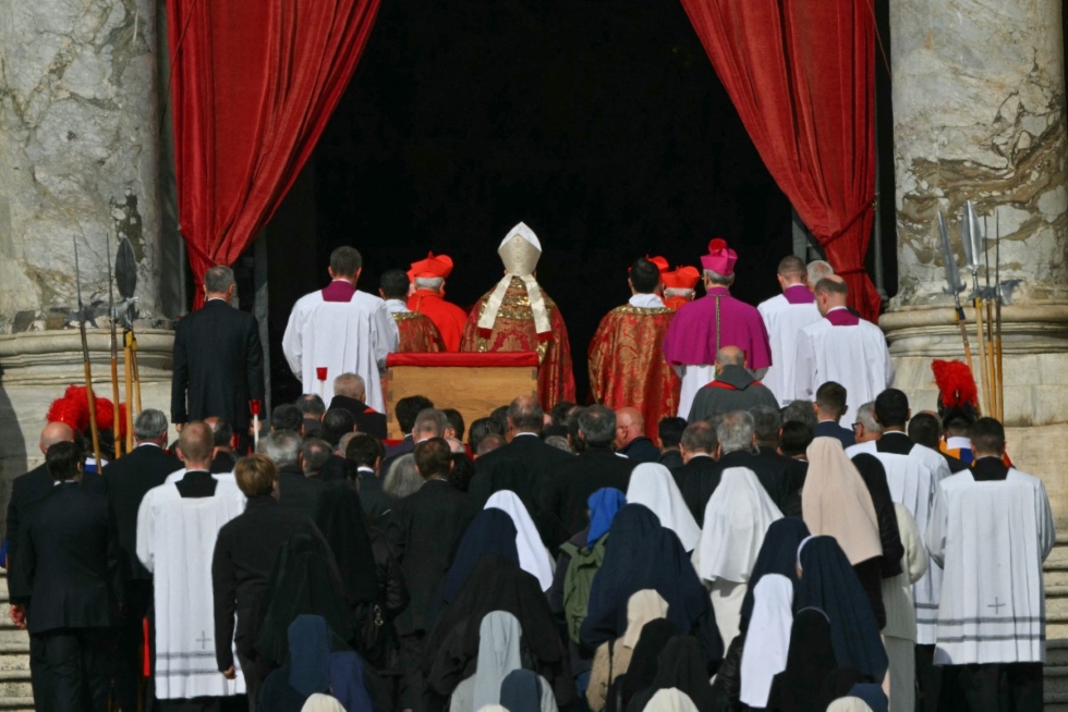 Traslado del Papa Francisco a la Basílica de San Pedro. RR.SS.