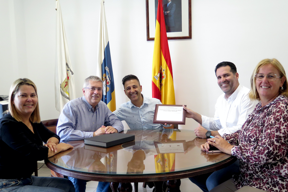 Entrega de la placa