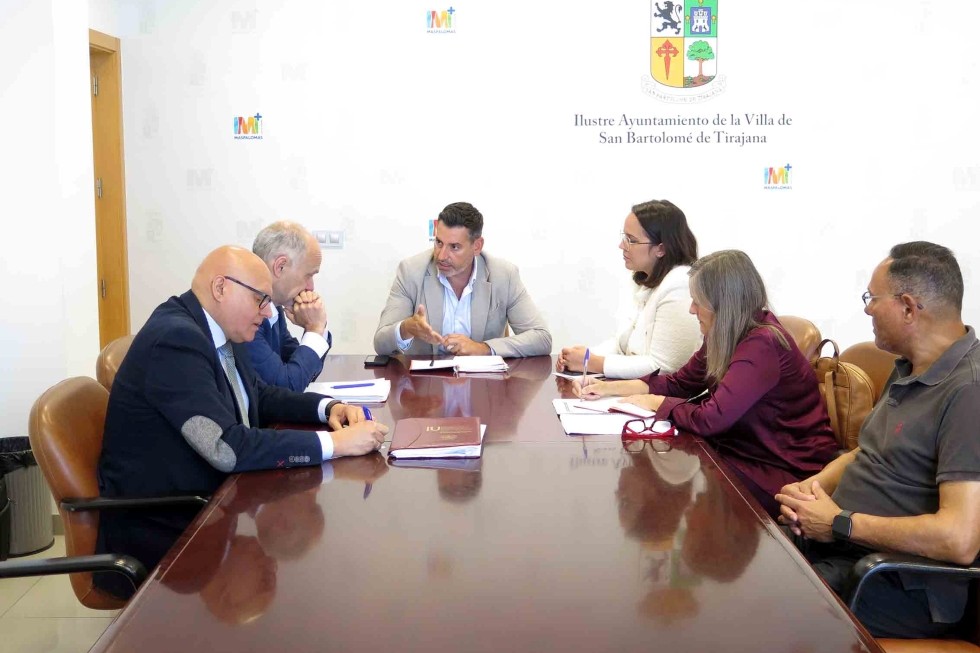 Reunión para la contratación de la redacción de las Ordenanzas Provisionales Municipales