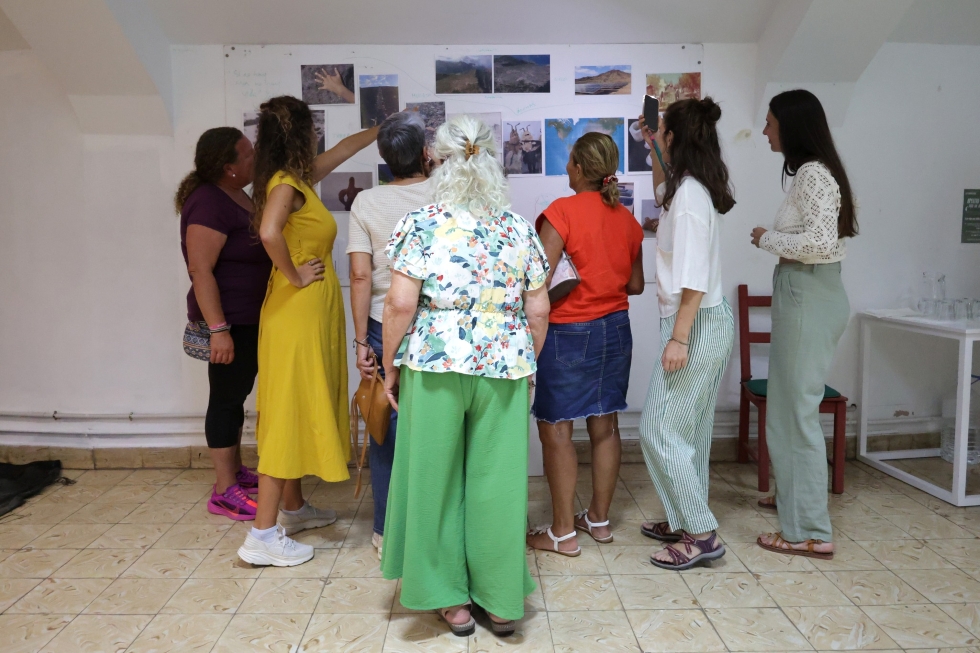 Actividad de arte y mediación comunitaria con Bajar la madre en La Aldea
