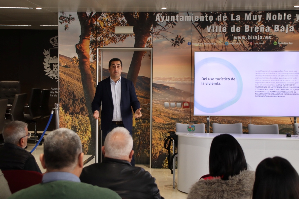 Reuni&oacute;n informativa sobre la Ley de Vivienda Vacacional en Bre&ntilde;a Baja