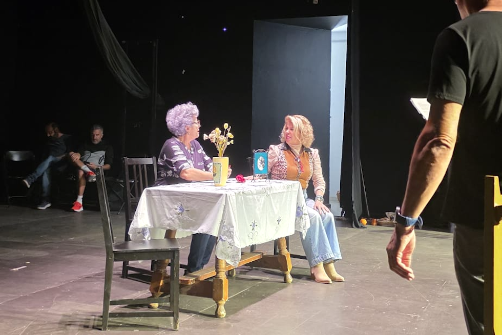 Alumnado de la Escuela Municipal de Teatro durante los ensayos