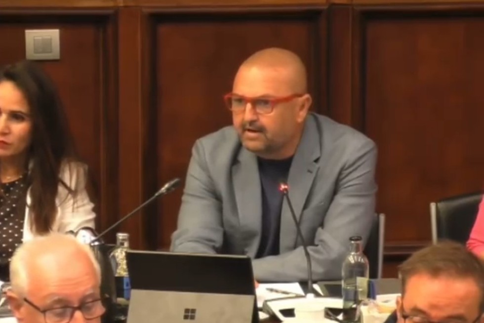 Carlos Álamo (PSOE) pide a Marco Aurelio Pérez que no respalde “otra deslealtad” de su socio de gobierno