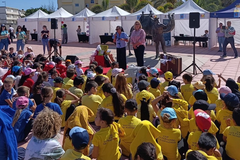 Más de 200 escolares participan en la Feria del Libro de Maspalomas