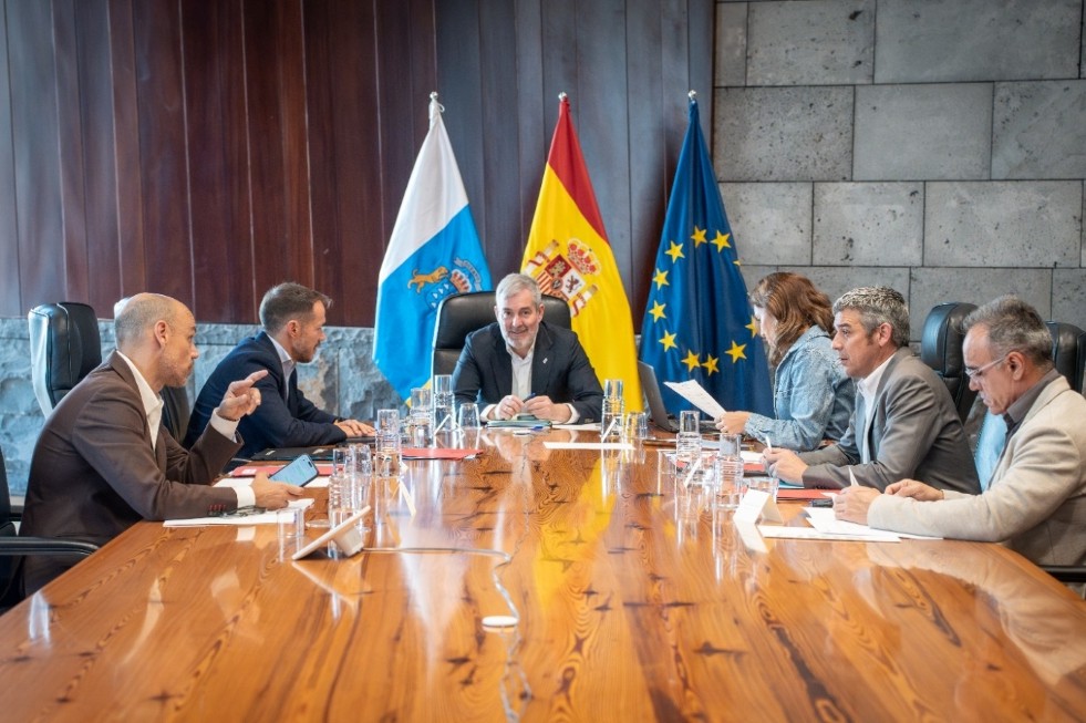 Canarias aprueba su plan presupuestario 2027-2029 con equilibrio estructural pese a la incertidumbre estatal