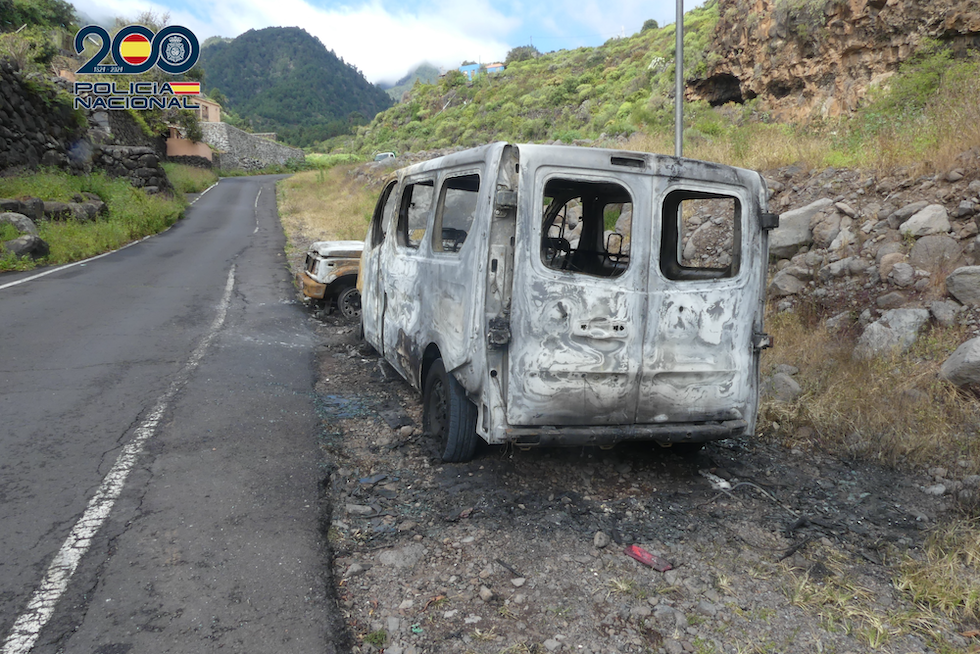 Detenido por incendiar dos vehículos de una misma pareja