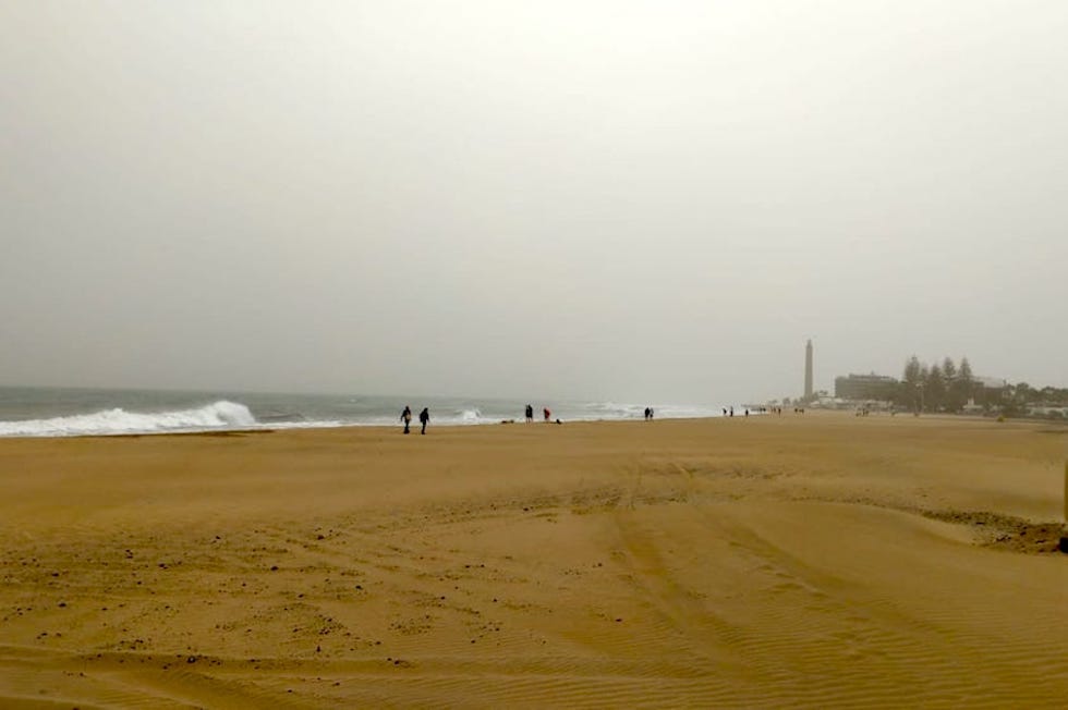 Vistas al Faro de Maspalomas en un d&iacute;a de calima intensa | Maspalomas Ahora