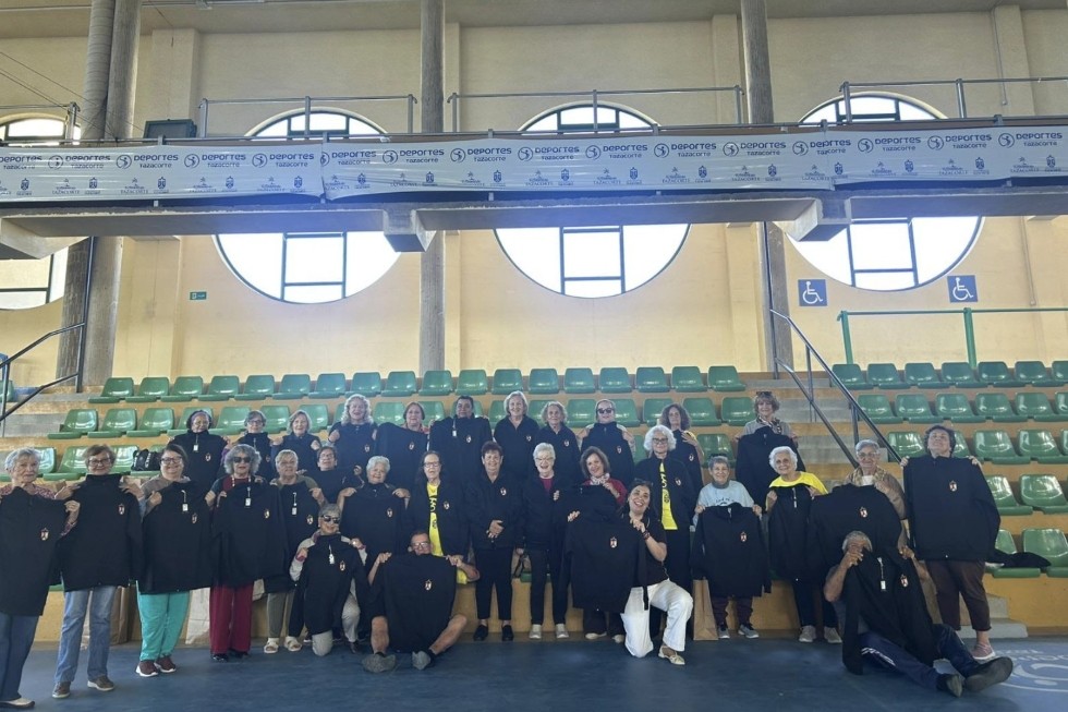 Entrega de uniformes al equipo de Neurolimpiadas