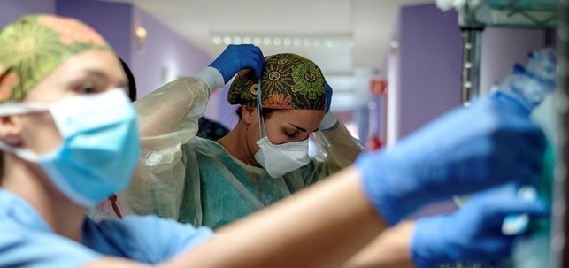 Imagen de archivo del personal sanitario del Hospital Materno Infantil de Gran Canaria. Efe