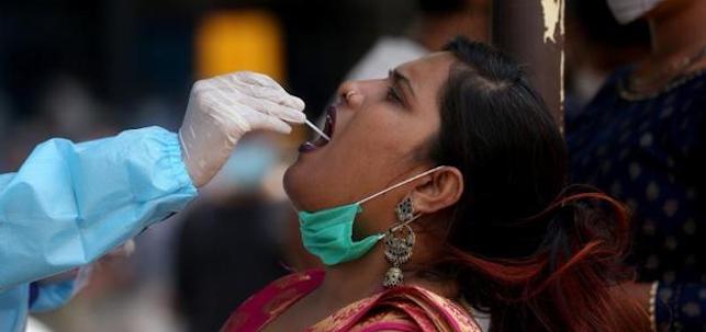 En proceso de detección de la variante india. EFE