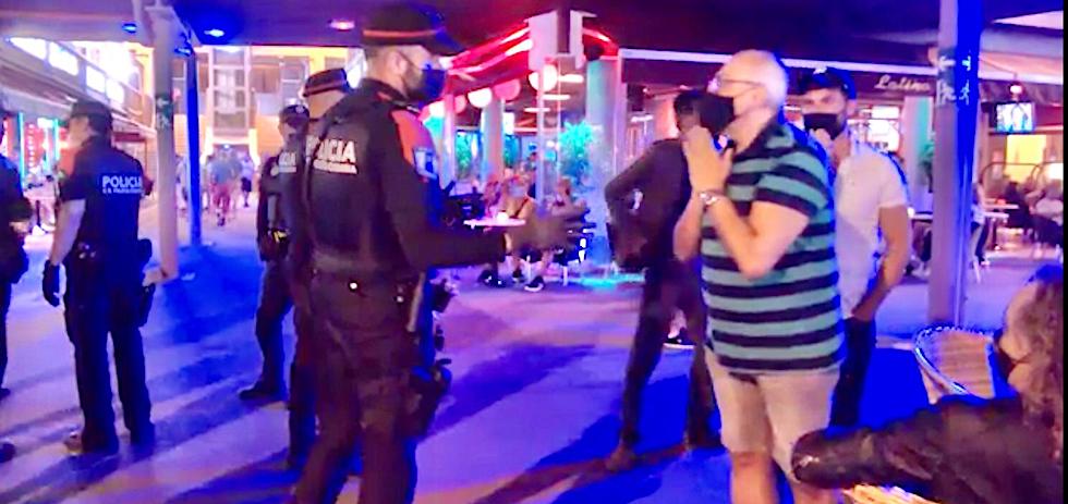 Agentes de la Polic&iacute;a Canaria desalojaron varias fiestas.