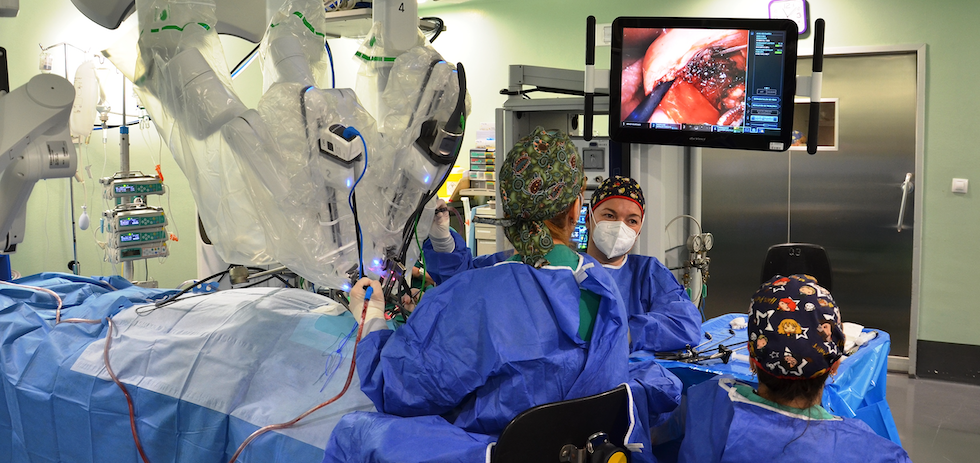 Momento de la intervención, realizada en el Hospital Negrín