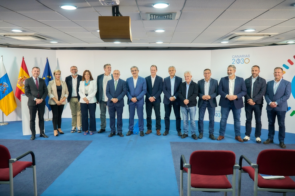 Firma del acuerdo para la inversión en la isla de fondos del Fdcan