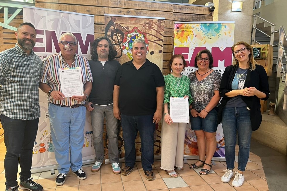 Acuerdo entre la Escuela Municipal de Música y las Asociaciones Folklóricas Bejeque y Sol y Viento