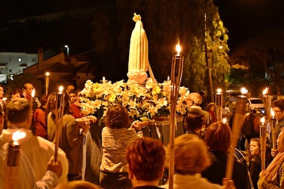 Misa y posterior procesi&oacute;n de las antorchas. Imagen de archivo