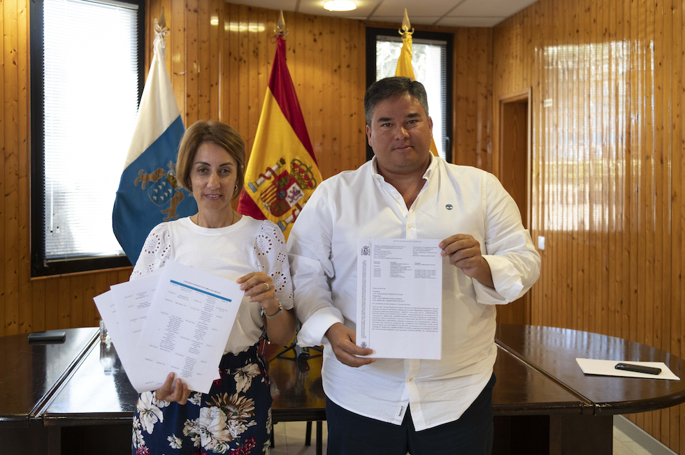 La alcaldesa de Mogán, Onalia Bueno, junto a Mencey Navarro, primer teniente de alcalde