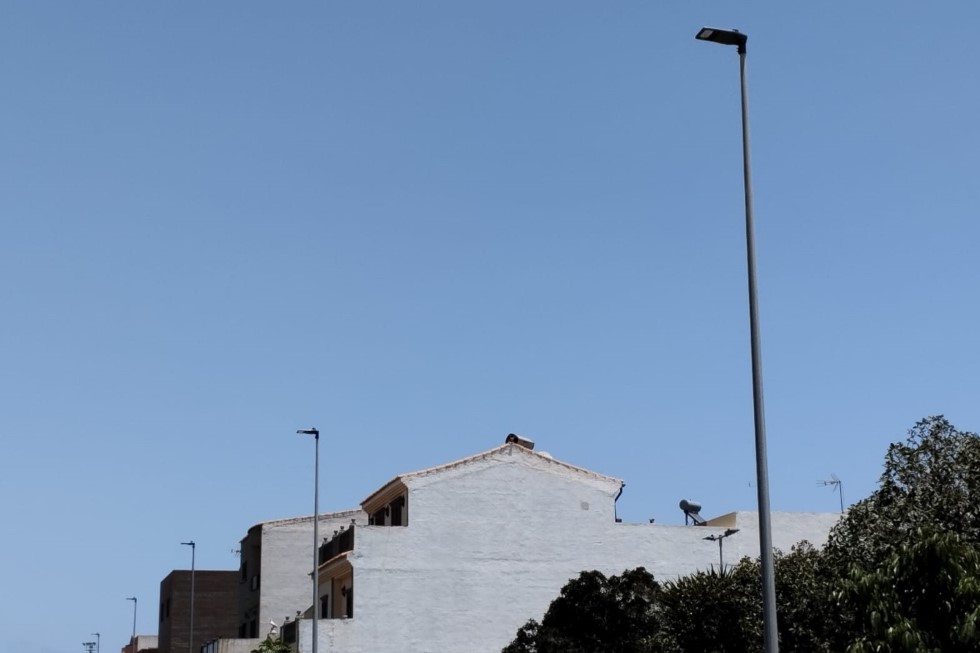 Luminarias de la Calle Acusa, Vecindario