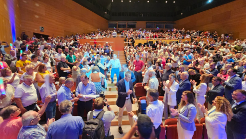 Los candidatos saludando a los ciudadanos