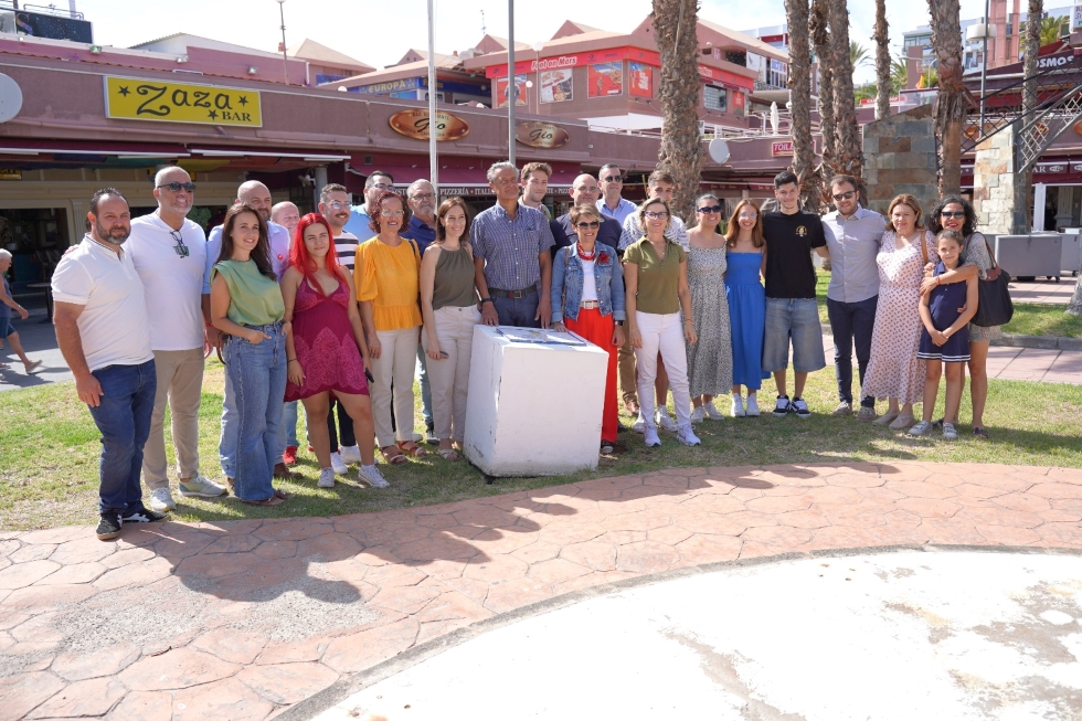 Reunión del PSOE con el colectivo LGTBIQ en el Centro Comercial Yumbo
