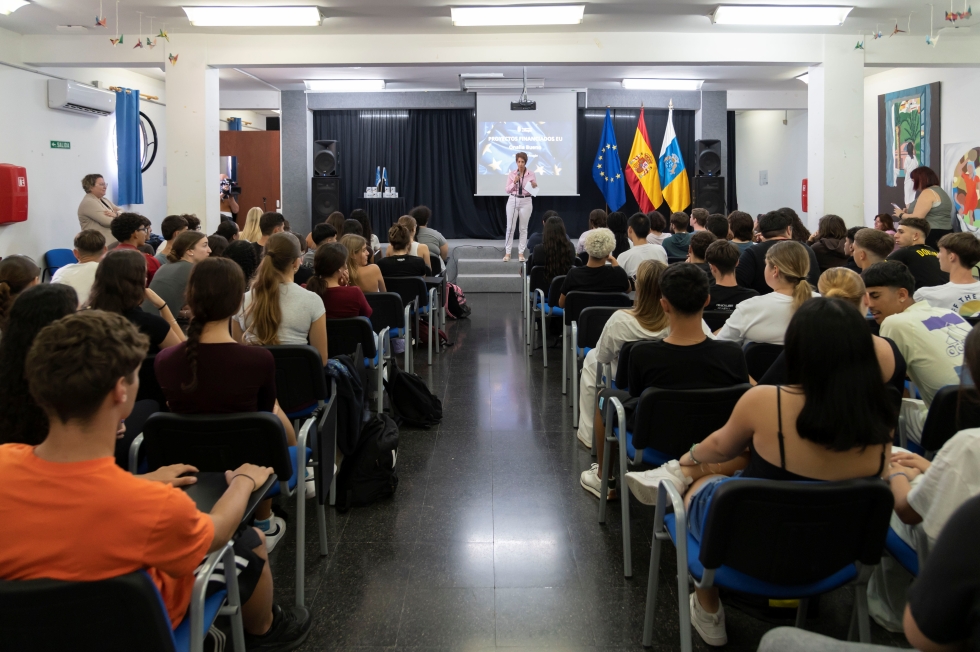 Vista general del Día de Europa en el IES Arguineguín-Lidia Pulido