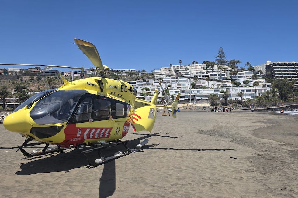 Un hombre fallece en la playa de San Agustín pese a las maniobras de reanimación al ser rescatado del mar