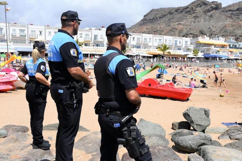 La Policía Local de Mogán intensifica la vigilancia en playas con dispositivos especiales de verano