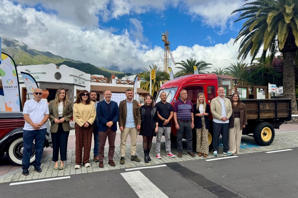 El Cabildo de La Palma celebra los 40 años del Club de Automóviles Antiguos El Paso