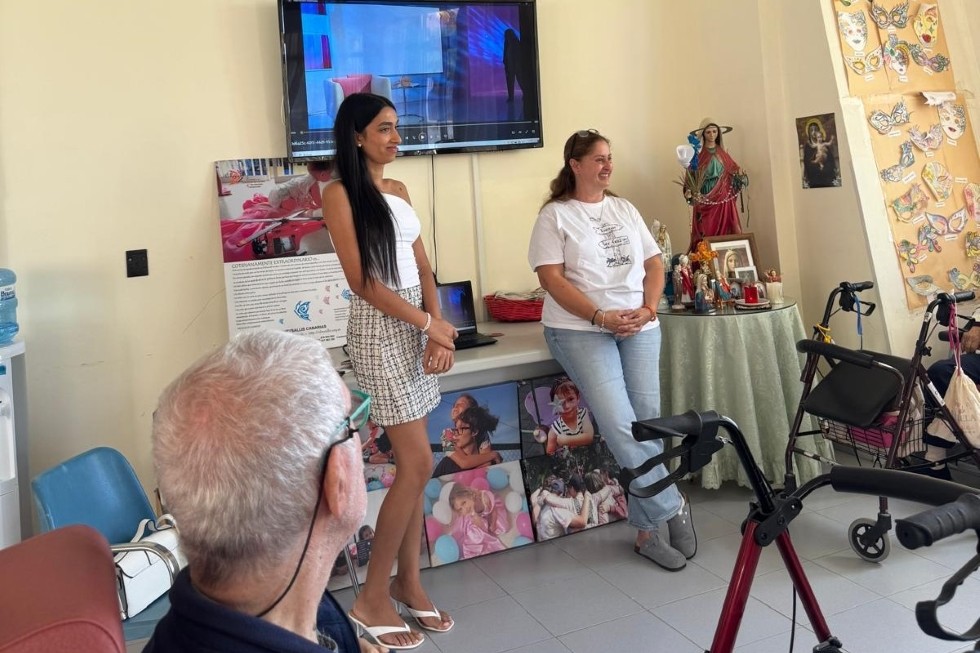 Africa Arencibia y Eva Pascual, en el Centro de Mayores de Maspalomas | Maspalomas Ahora