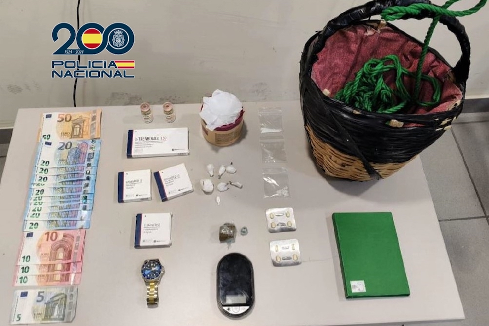 Cae un narcopiso que vendía cocaína con una cesta colgada desde la ventana