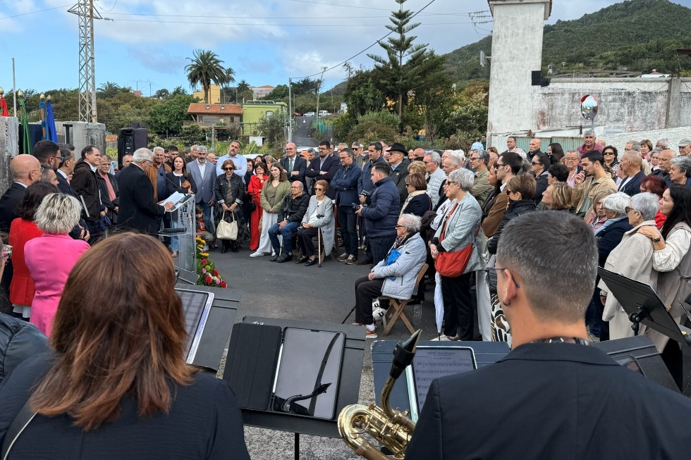 Breña Baja reconoce a Carlos Mario Fernández Felipe con una vía en Las Ledas