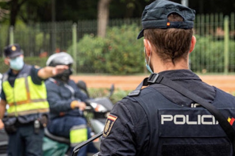Detenido tras intentar robar con violencia a una joven en una parada de guaguas de Maspalomas