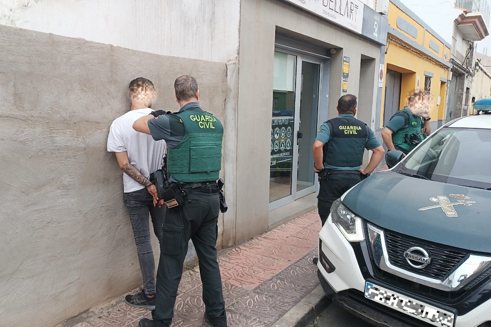 Detenido por el hurto de un port&aacute;til valorado en 1.500 euros. Guardia Civil | Maspalomas Ahora