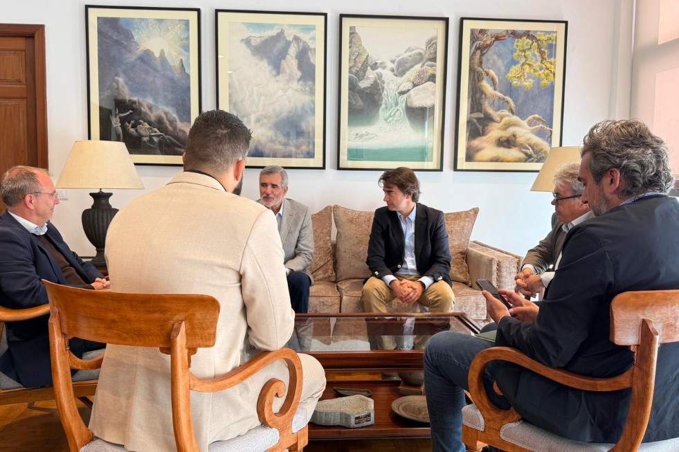 El Cabildo de La Palma abre vías de colaboración con Baleària para garantizar la eficiencia logística y económica de la Isla