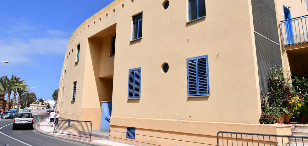 Edificio de la segunda fase de viviendas sociales de la calle Alcalde Paco Gonz&aacute;lez