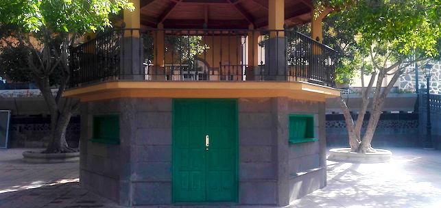 Estado actual del kiosko de la plaza Sarmiento y Coto de Mogán copia.jpg