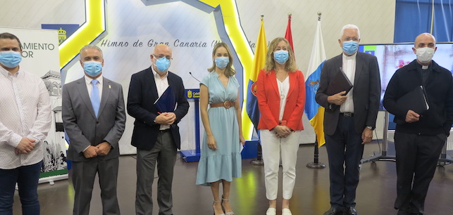 De izq a dcha, Henoc Acosta, Gonz alo Rosario, Antonio Morales, Guacimara Medina, Teresa Mayans, Hipól ito Cabrera y Jorge de la Coba.