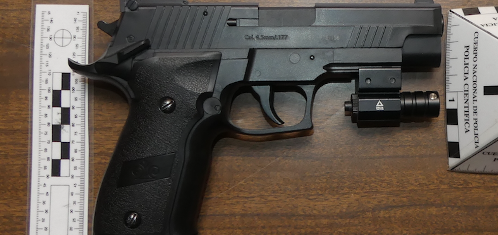 Pistola intervenida | POLICIA NACIONAL