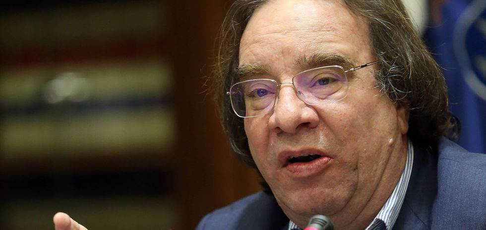 El presidente de la Asociación Española de Vacunología, Amós García Rojas. EFE