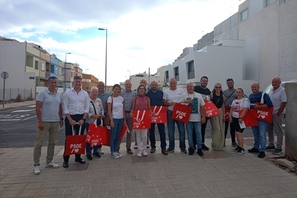 Comitiva socialista en el barrio de El Tablero