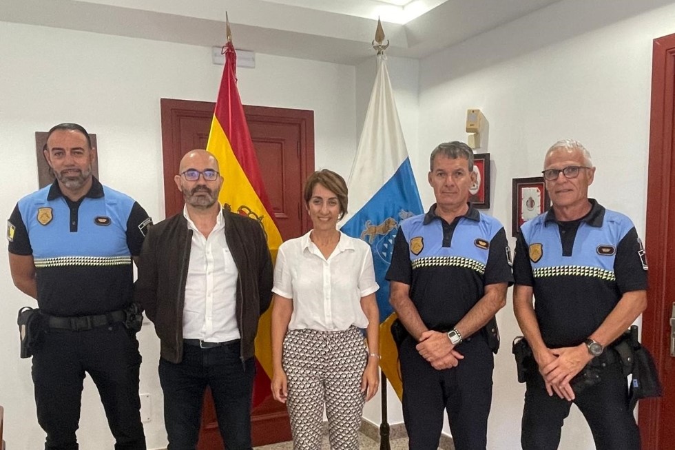 De izquierda a derecha. Marcos Domínguez, secretario David Chao, alcaldesa, Jorge Alemán y José Luis Segura