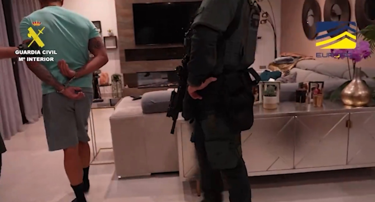 Detención de la Guardia Civil en una de las sucursales