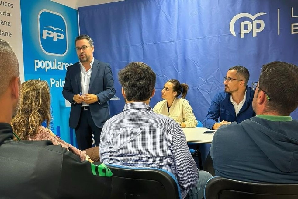 Antona en el comité local de La Palma