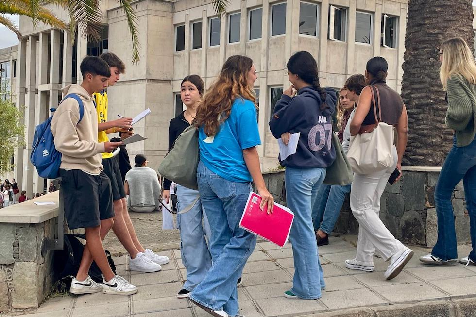 Los estudiantes repasan antes de entrar a la PAU en Las Palmas | RTVC