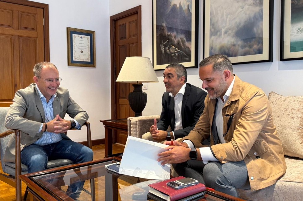 Sergio Rodríguez y Kilian Sánchez se sientan para hablar de asuntos de la reconstrucción y proyectos estratégicos para la Isla