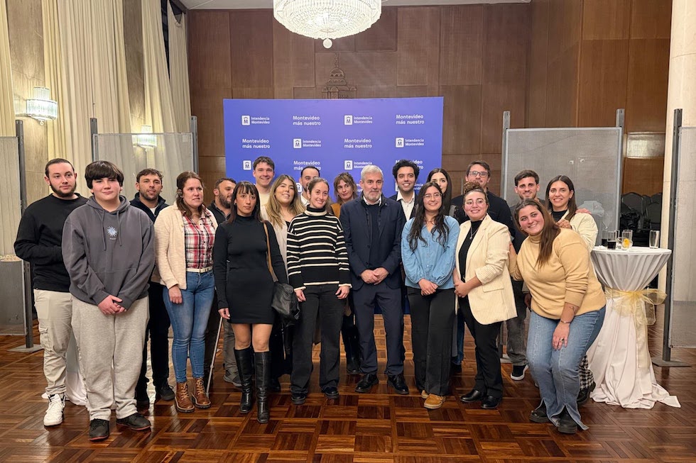 Clavijo reafirma en Uruguay el apoyo del Gobierno a la comunidad canaria emigrante